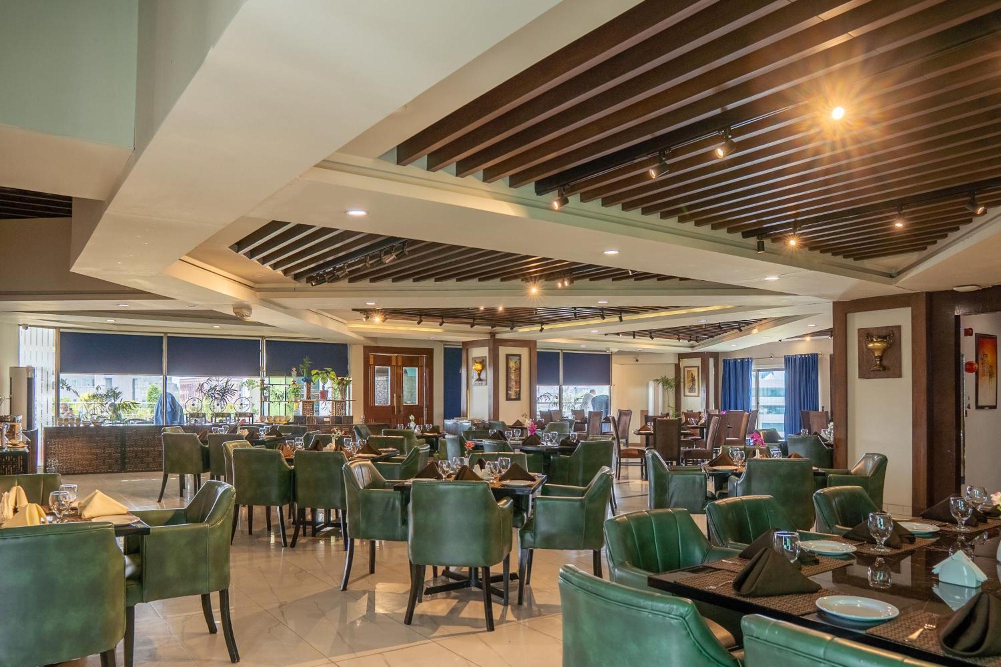 Legend Hotel Islamabad Esterno foto