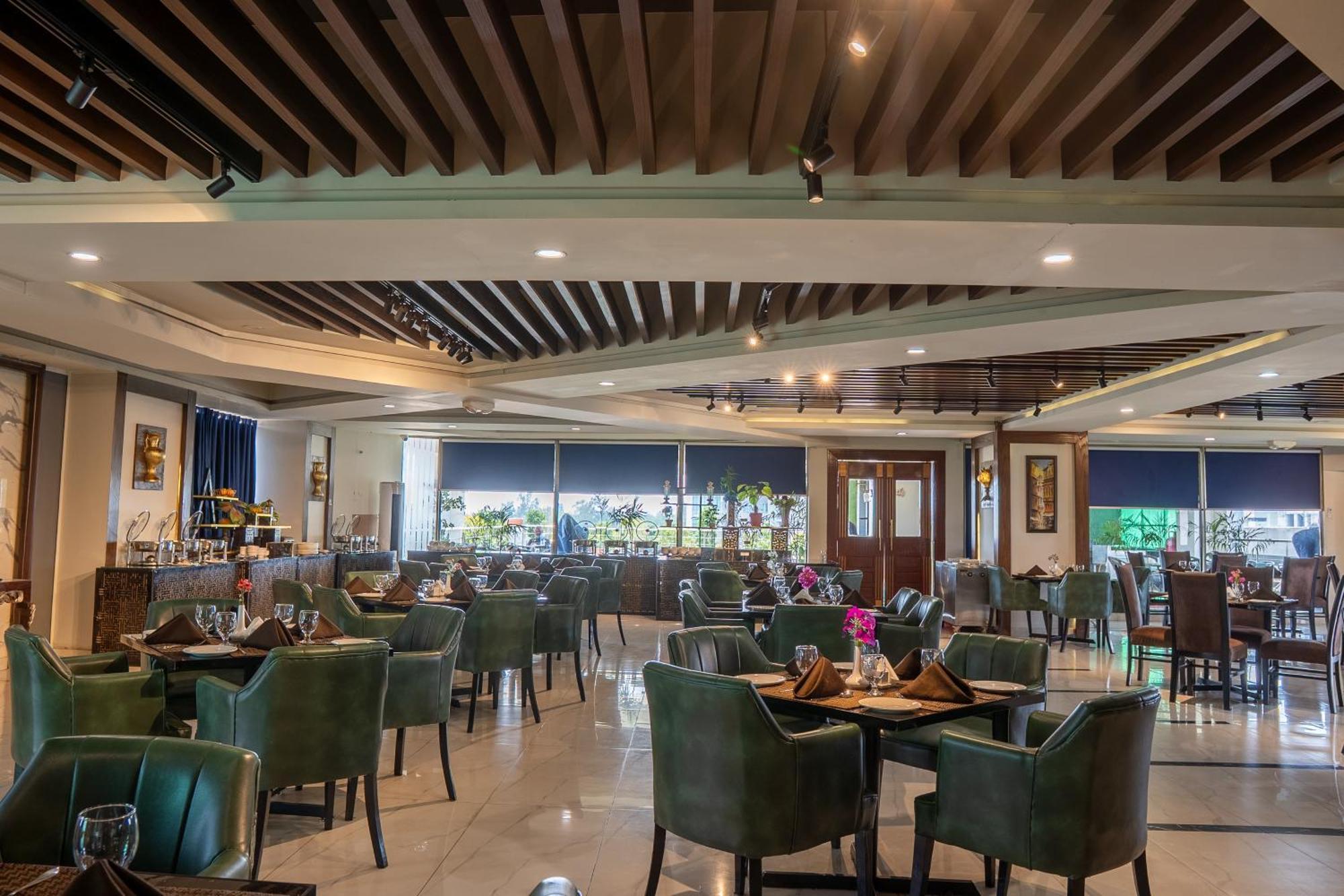 Legend Hotel Islamabad Esterno foto